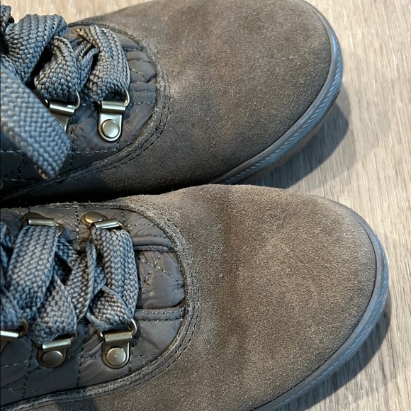 Women’s Gray/Brown Boots - Picture 4 of 11